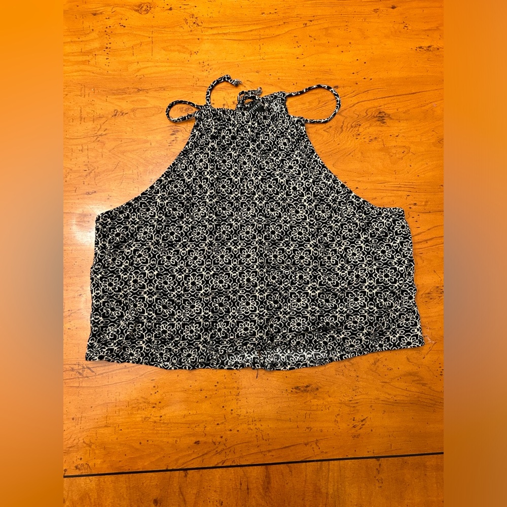 Forever 21 Black and White Open Back Crop Tank Top